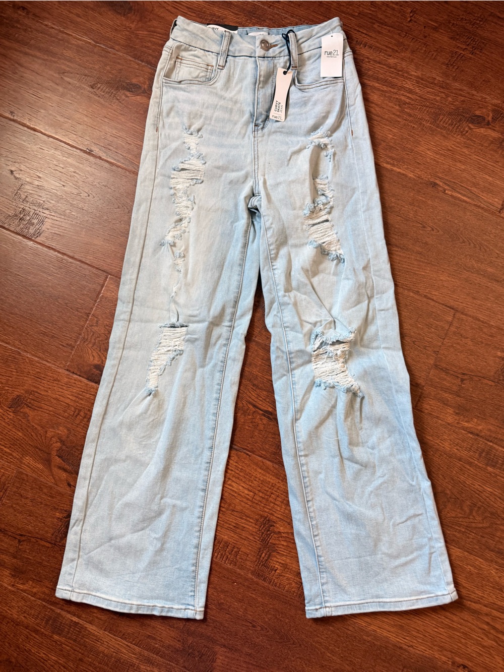 NWT Rue21 Curvy Super High-Rise Straight Cut Distressed Denim Jeans Size 4